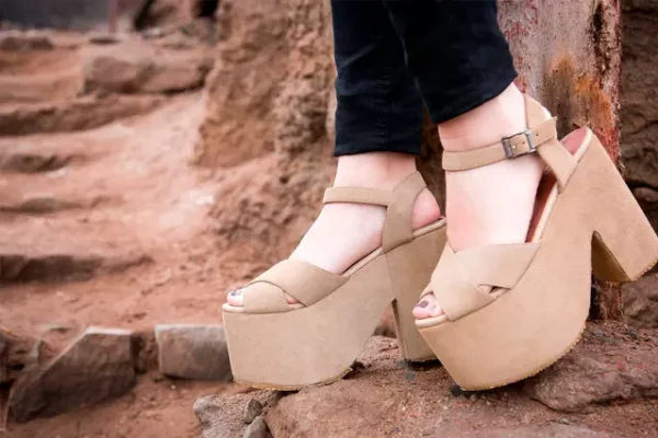Sapatos Femininos em 2024: A Revolução do Conforto e Cor